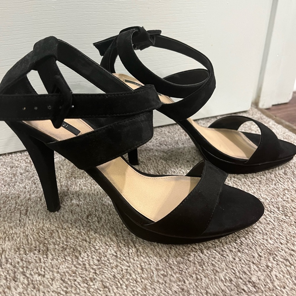 Forever 21 Size 8 black, suede strappy heels